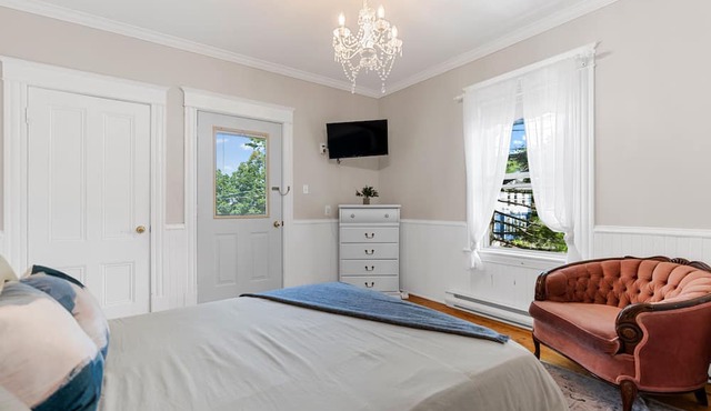 Studio 6 ~ 1 BDRM w/ Private Bath & Balcony