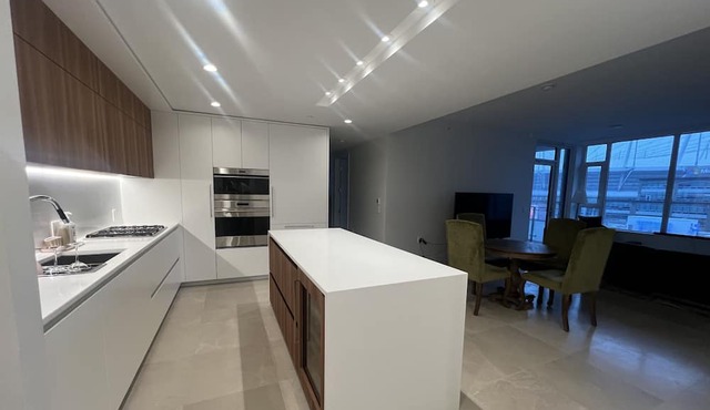 LUXURIOUS 3 BED 3 BATH DOWNTOWN VANCOUVER