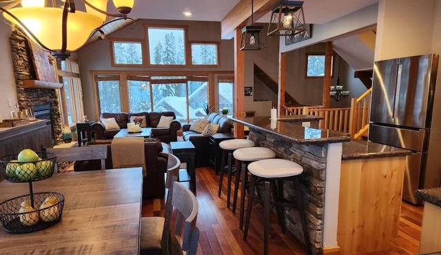 Spectacular 4 Bedroom, 4 Bathroom House-Greywolf Drive-Hot Tub and Sauna!