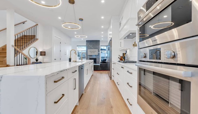 Opulence - Luxury in YYC -- Close to Everything!