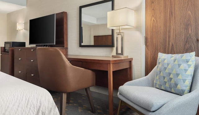 Holiday Inn Oakville Centre by IHG