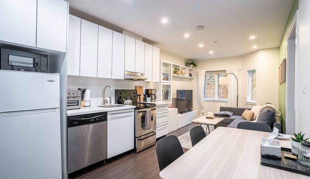 Cozy Gem in Historic Gastown in Vancouver