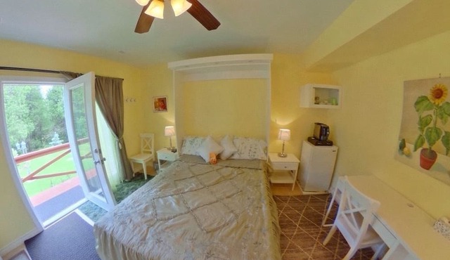 Forest Creek Bed & Breakfast and Retreat