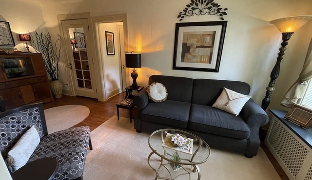 Charming Renovated One Bedroom Apartment.