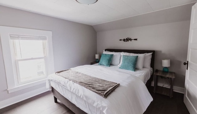 Newly Remodled Home Located within Walking Distance of Downtown Bangor and Waterfront Concerts