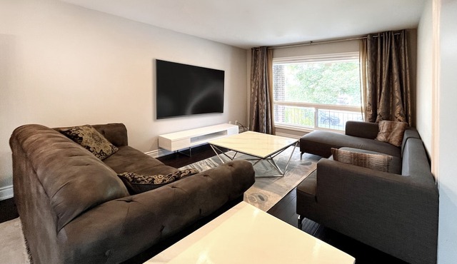 Stylish 3bdrm, 2bth house with 2 parking House
