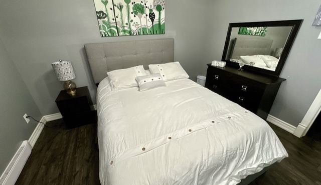 Adorable 1 Bedroom Guesthouse/Free Parking