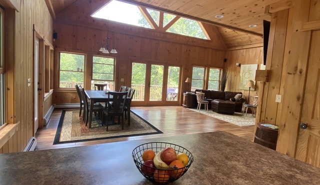 Njoy Charm - Gorgeous Family and Pet Friendly Home in Bridgton
