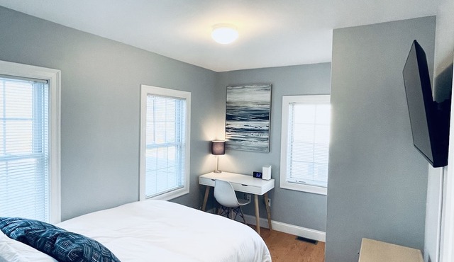 Sea-Esta House - Walk to DWTN Portsmouth, Shipyard; Drive to UNH, Beaches, Pease