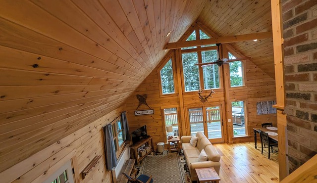Beautiful Lakeside Log Home near Acadia National Park - kayak, canoe, swim, fish