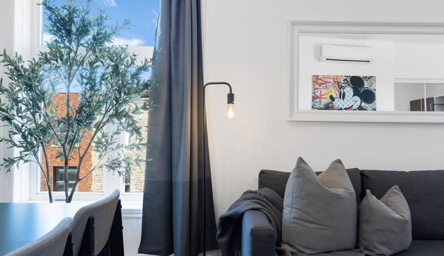 LiV MTL MTL Plateau Urban Suites Near Downtown Montreal
