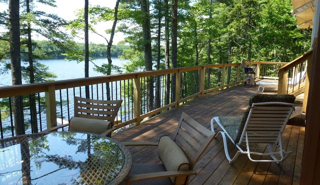 Tranquil Lakefront Cottage Near Acadia Nat’l Park.