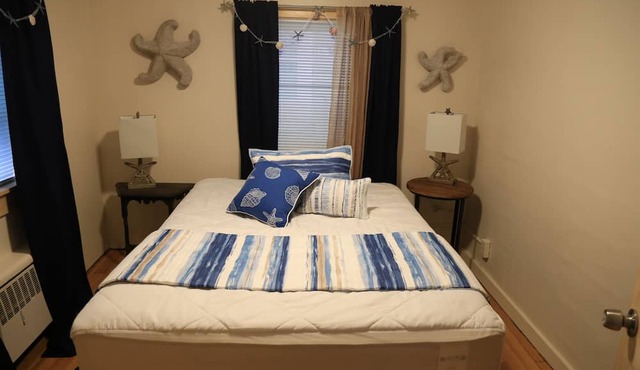 15A Great Location! 5 min Walk to Beach/Pier-Cottage Sleeps 6;12 w/back unit in Old Orchard Beach