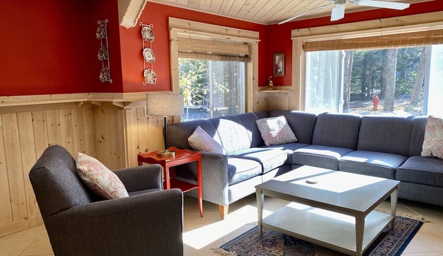 Weekly Discount available! 4 Bedroom, 2 Bathroom, Walking Distance To Town