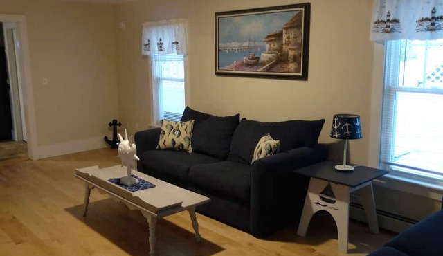 4 Bdr Vacation Rental - Walk to Beach