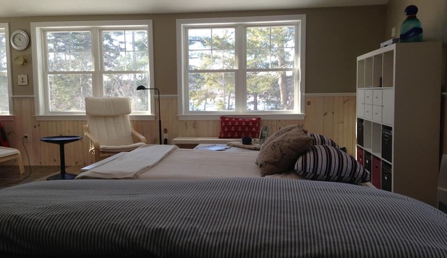 Beautiful Oceanfront Apartment, scenic views and water access