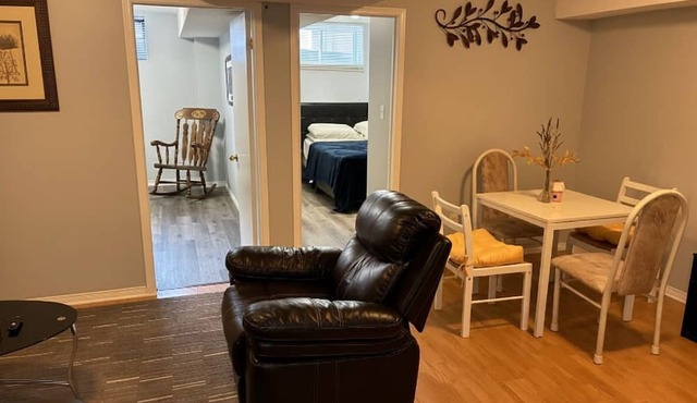 2BR Basement Suite Kitchen Smart TV Free Parking