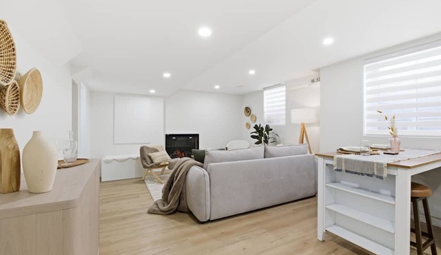 Sunny Haven – Curated Private Suite w/Projector