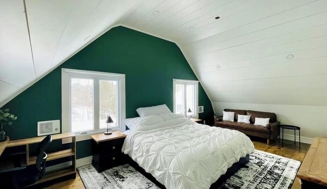 Private Barn Loft w/King Bed | Cozy Forest Escape