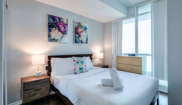 RivetStays | The Neptune Premium Suite – 1 Bedroom + Den Condo