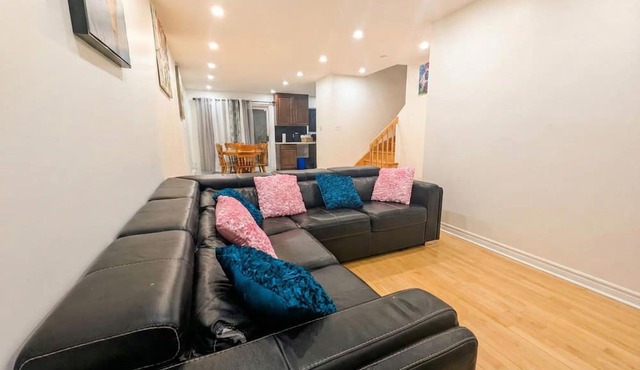 Spacious 2BR | FREE Parking + 1.5 Bath | Near YUL