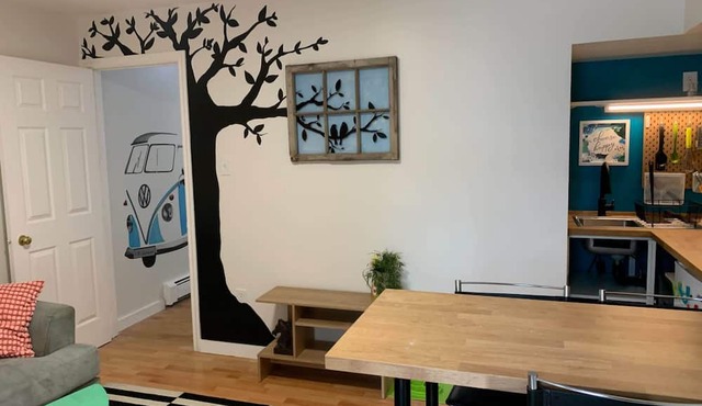 Comfy Apartment, Steps from Downtown Fun