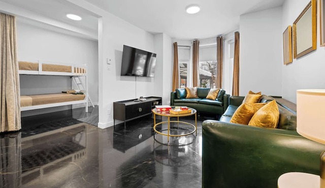 Downtown Stay | 2 free parking | AC | 10 Guests