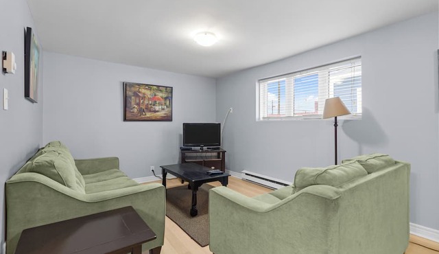 Cozy 2BR Loft Fast WiFi Parking