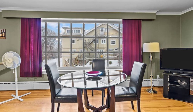 Midstream Flat 2BR Wi-Fi Parking