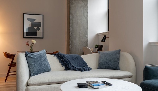 *NEW Stylish 2B/1B Downtown Halifax