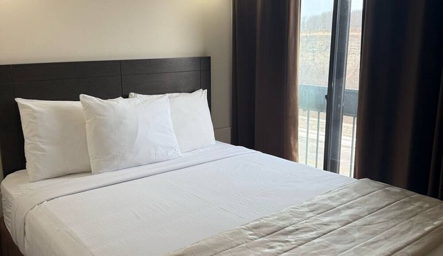 Cozy One Bedroom Suite with Breakfast included - on Niagara Gorge