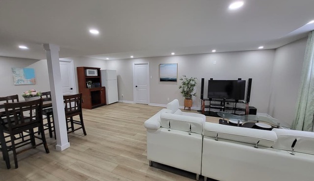 Cozy 2-bedroom Basement Unit Near Calypso Water Park Embrun