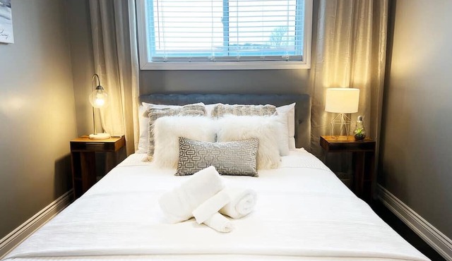 Chic Stay in Wortley – Walk to Downtown & Parks
