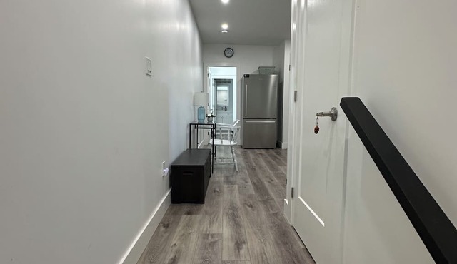 Private 2-Story Garden Suite 2 Bedrooms, 2 Baths