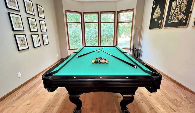 Squamish Escape: 5BR | Hot Tub | Game Room | EV