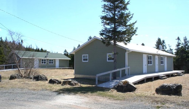 Crocker Cabins Unit 2 offers a self‑contained efficiency unit in Gros Morne.