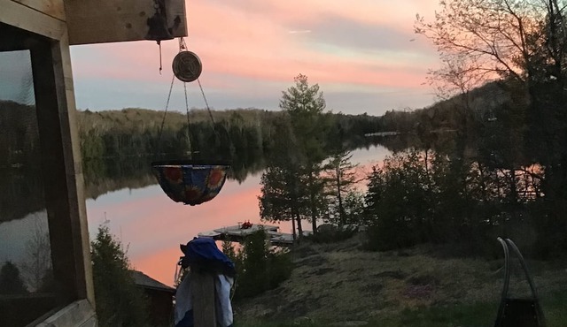 Rustic Waterfront Cottage -3 Bedroom,Sunset Views,Screened in Porch,Firepit,BBQ