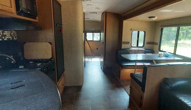 Cozy 2-bedroom RV with Private Sandy Beach on the Sturgeon Bay! in Saint Andrew’s parish