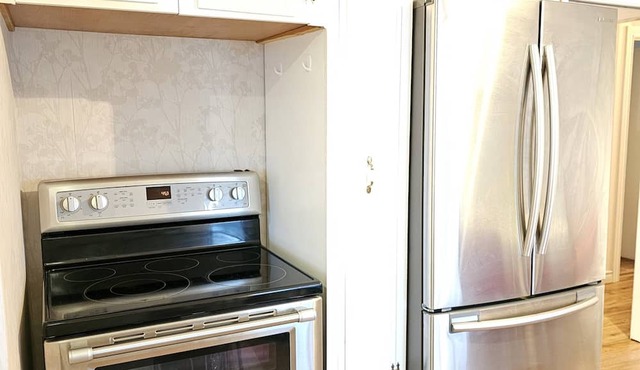 Beautiful Waterfront Retreat 1HR Drive FromToronto