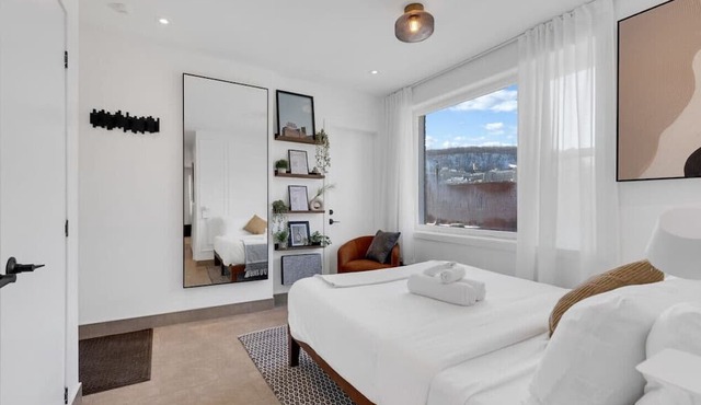 Downtown Montreal Speakeasy 501 | Balcony, Queen Bed, Sofa Bed, Parking & 65` TV