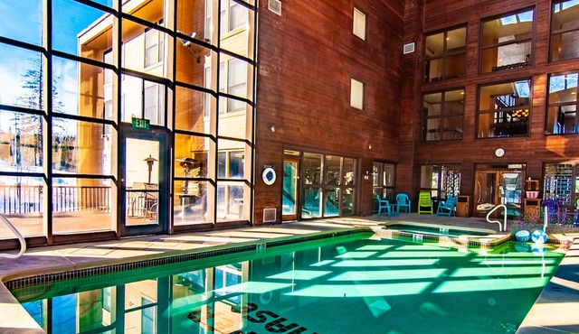Royal Vista III, Pool & Hot-Tub, Ski-I/O, 2 BR, 2 Bath, Sleeps 6 in Brian Head