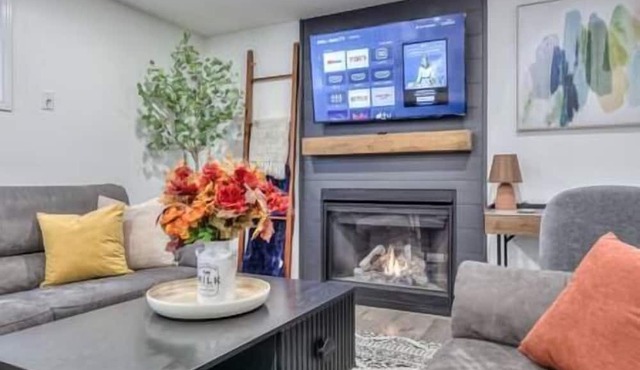 Private | King Bed | Fireplace | Pets | Therma SPA | WiFi | No Steps inside