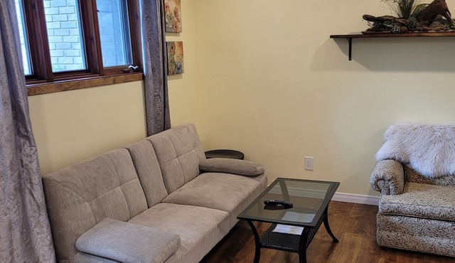 Bright Private Studio: Near Downtown Core