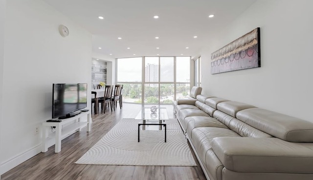 Top Luxury ~ Condo ~ Mississauga ~ Pool ~ Gym