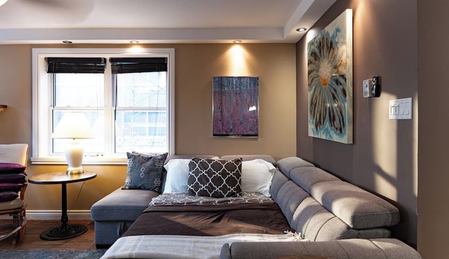Downtown Oasis: Spacious 4BR Executive Loft with Rooftop Hot Tub