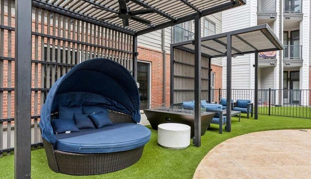 Upscale 2BD Deep Ellum | Parking | Pool | Gym Pass in Dallas