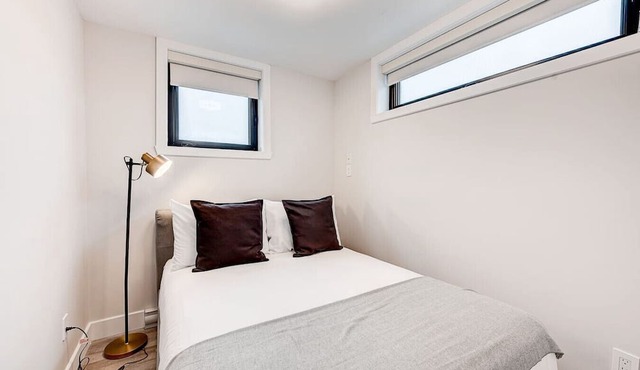 2BR LOFT with private terrace- Plaza St-Hubert