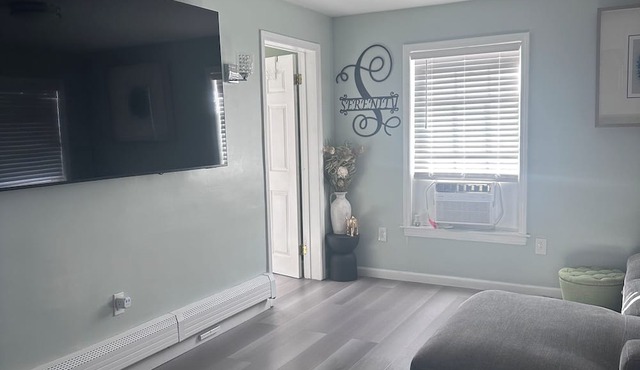 Cozy 2-bedroom apartment in charming Boston with WiFi, AC. Commuter train in Boston