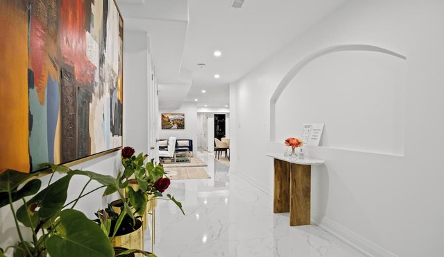 Luxe & Cozy: Stylish Apartment in Caledon
