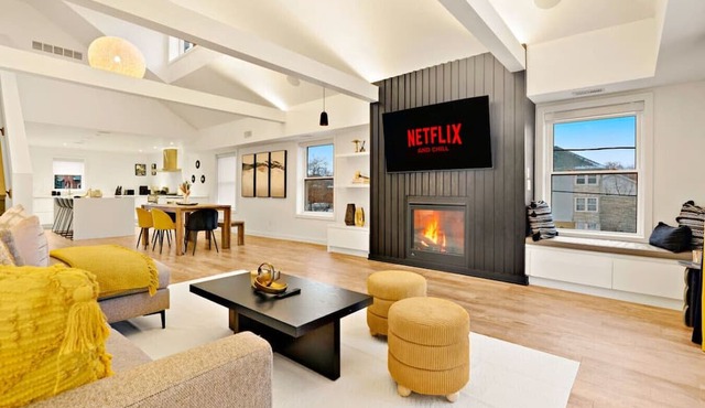 Central and Lux 2BR Suite with Den and BBQ Sleeps 6
